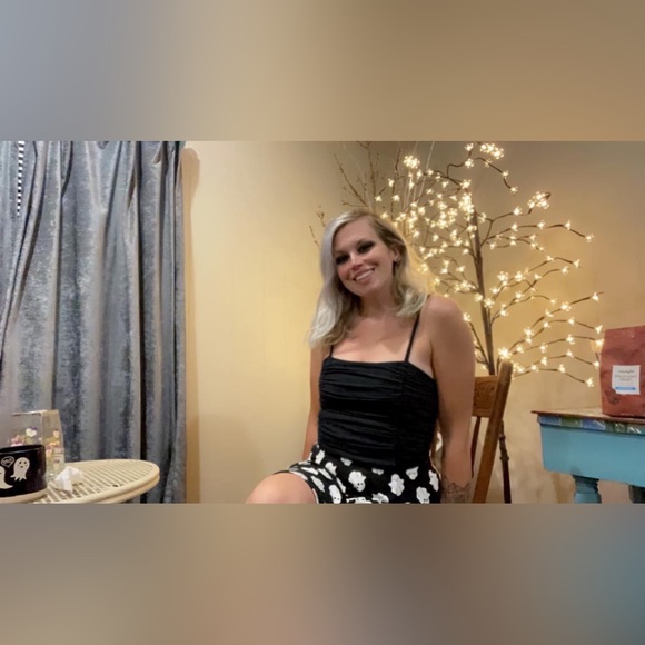 Meet your Posher, Katie - Picture 6 of 7